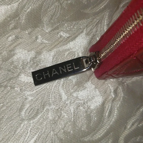 Chanel Quilted Patent Longwallet - Picture 7 of 15